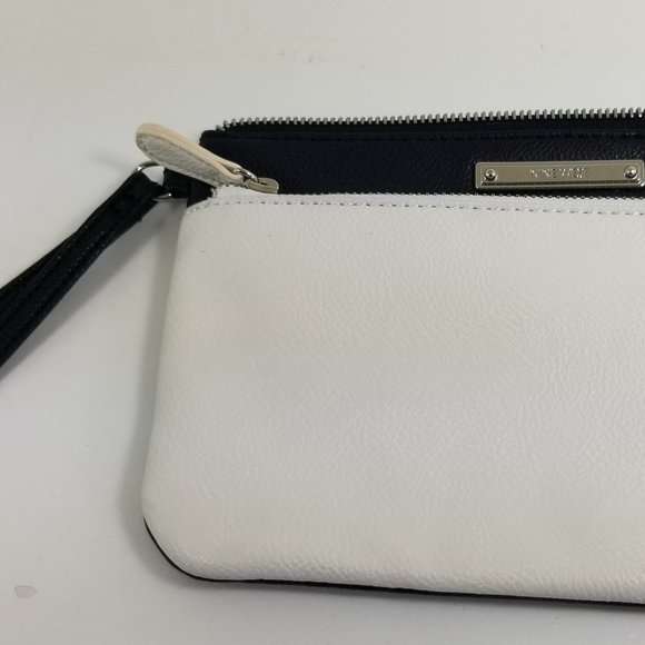 Nene west wristlet with double zipper pockets - Picture 8 of 10